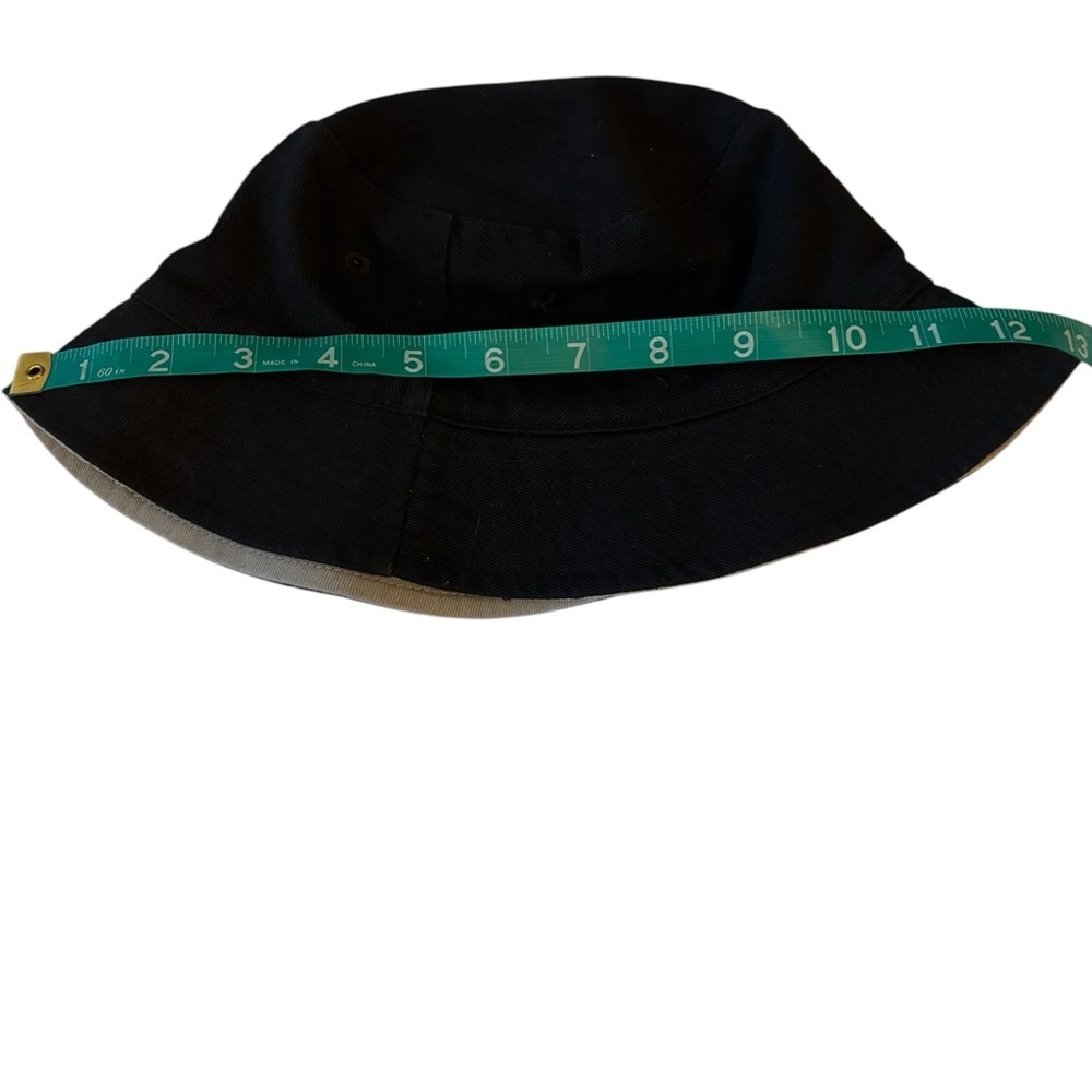Levi’s Classic reversible bucket hat Gray/Black Measures 22” around. Small/Med - Picture 6 of 9